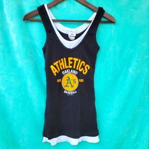 Fan wear Oakland A's layered women's tank top size M
